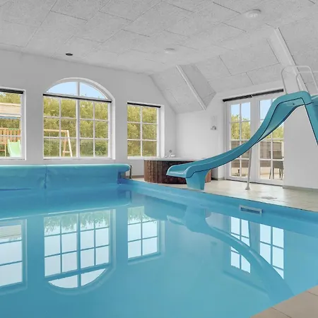 Awesome In With Private Swimming Pool, Be Inside Or Outside